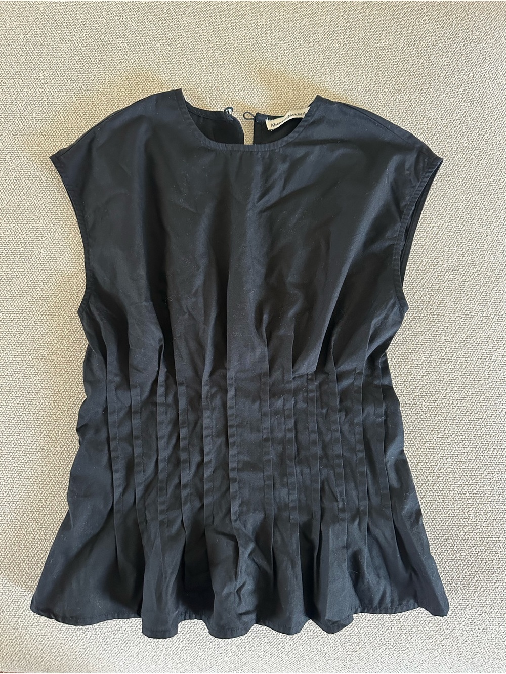 Abercrombie & Fitch Black Pleated Waist Cap-Sleeve Dress